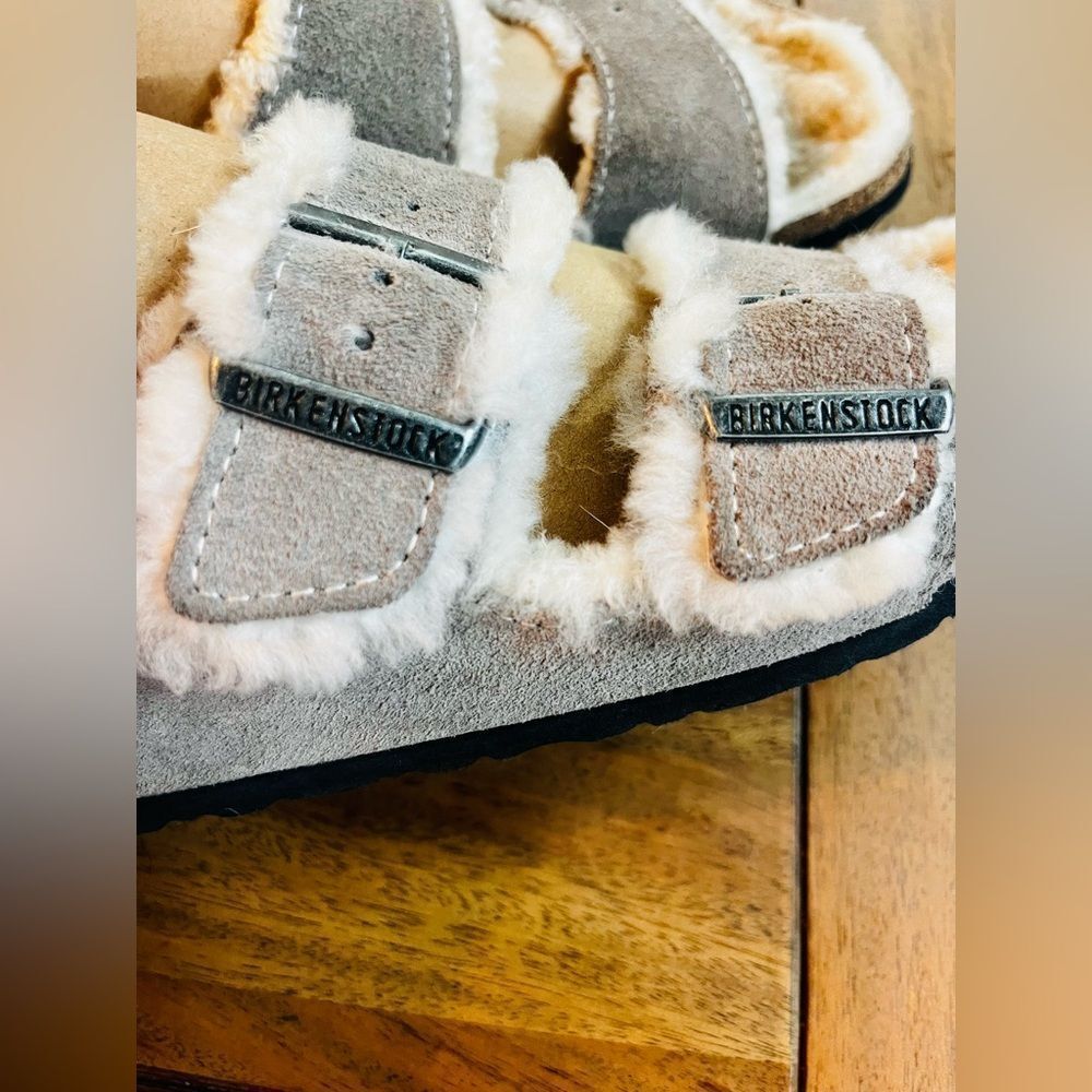 Birkenstock Arizona Shearling slide sandals featuring grey suede Size 40 (9-9.5) - Picture 12 of 16